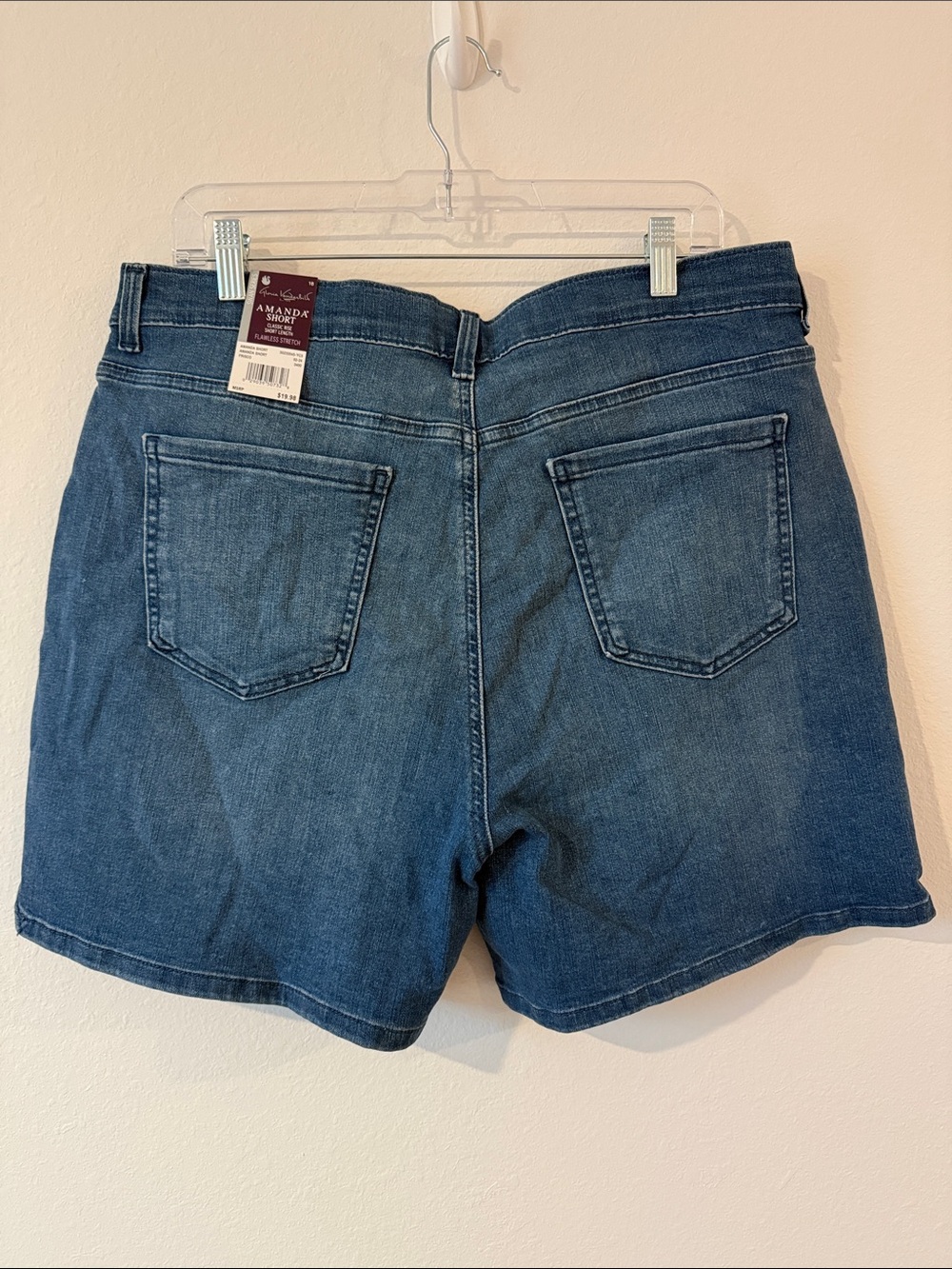 Gloria Vanderbilt Amanda slimming shorts 18 - Picture 4 of 5